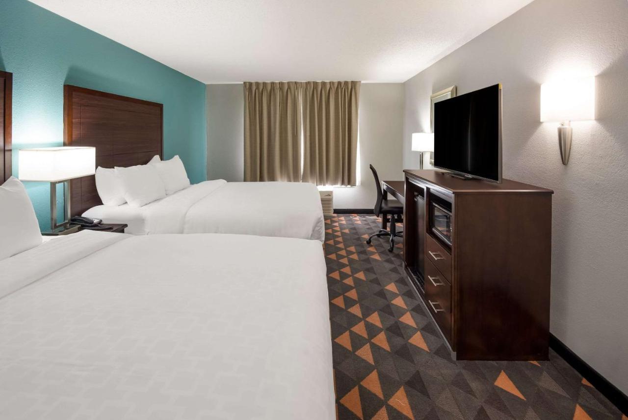 Clarion Pointe Indianapolis Northeast Hotel Касълтън Екстериор снимка