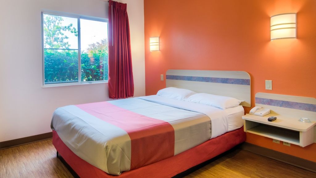Clarion Pointe Indianapolis Northeast Hotel Касълтън Стая снимка