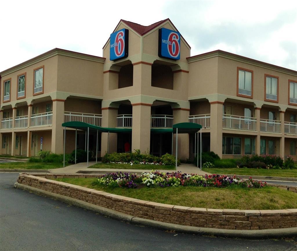 Clarion Pointe Indianapolis Northeast Hotel Касълтън Екстериор снимка