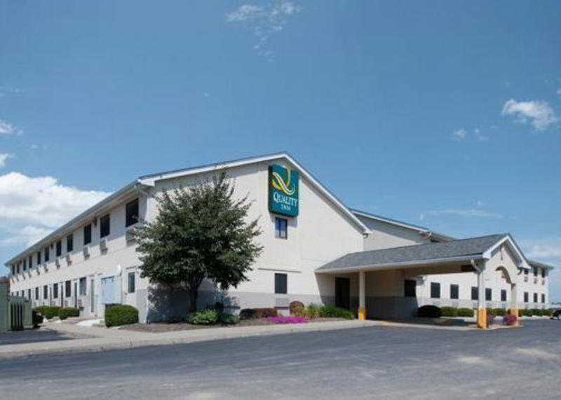 Clarion Pointe Indianapolis Northeast Hotel Касълтън Екстериор снимка