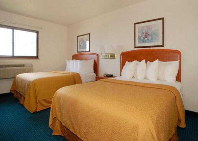 Clarion Pointe Indianapolis Northeast Hotel Касълтън Екстериор снимка