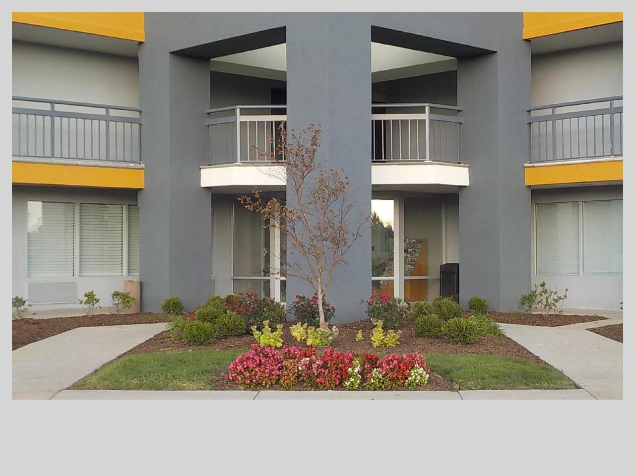 Clarion Pointe Indianapolis Northeast Hotel Касълтън Екстериор снимка