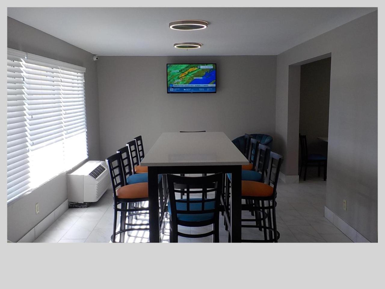 Clarion Pointe Indianapolis Northeast Hotel Касълтън Екстериор снимка