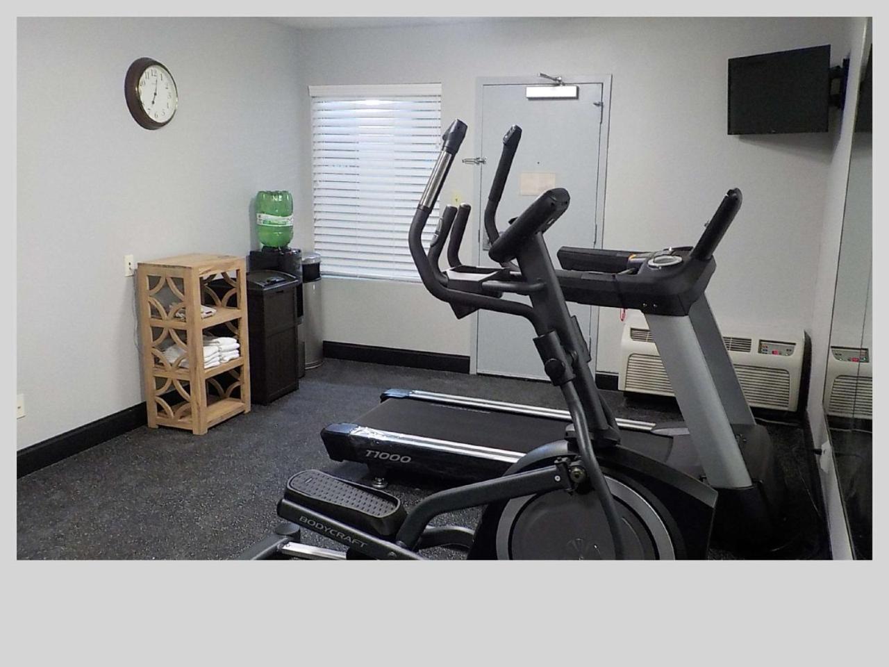 Clarion Pointe Indianapolis Northeast Hotel Касълтън Екстериор снимка